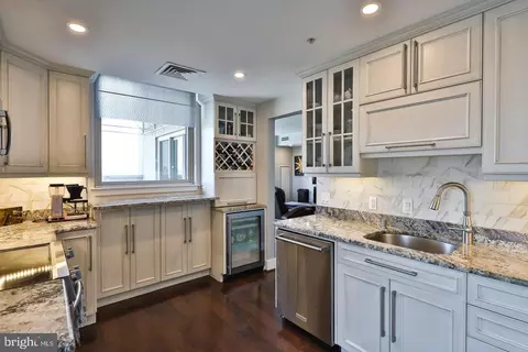 717 S Columbus Blvd #1201, Philadelphia, PA 19147