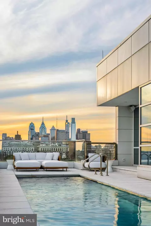 101 Walnut St #PH, Philadelphia, PA 19106
