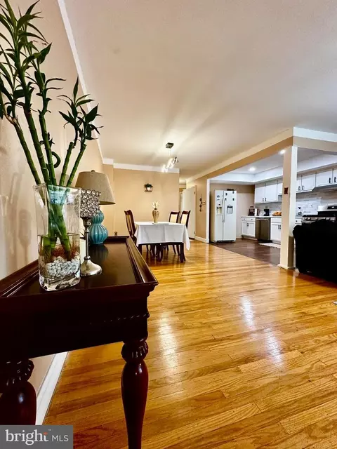 3335 S Keswick Rd, Philadelphia, PA 19114