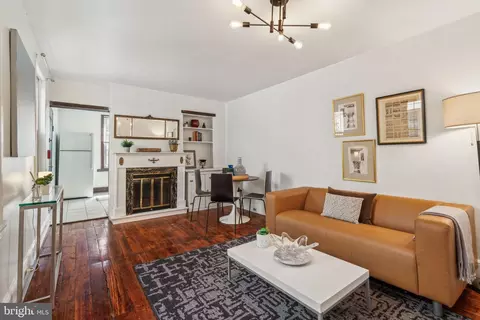 2104 Green St, Philadelphia, PA 19130
