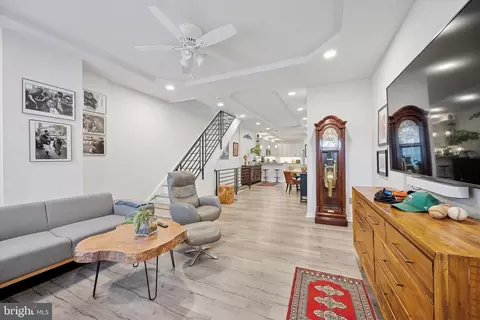 725 S 55th St, Philadelphia, PA 19143