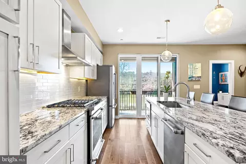 4451 River Ridge Ct, Philadelphia, PA 19129