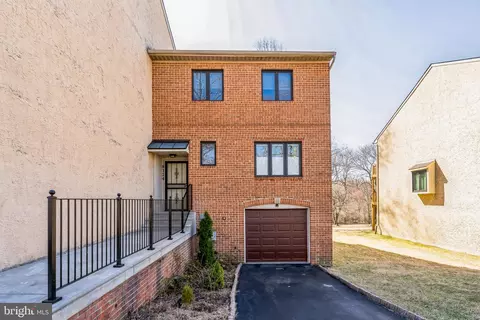 9124 Ayrdalecrescent St, Philadelphia, PA 19128