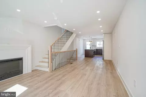 923 Mcclellan St, Philadelphia, PA 19148