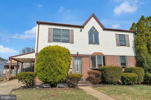 515 Larkspur St, Philadelphia, PA 19116