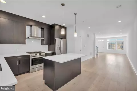 740 S Columbus Blvd #55, Philadelphia, PA 19147