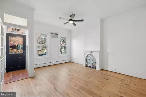 1340 Moore St, Philadelphia, PA 19148
