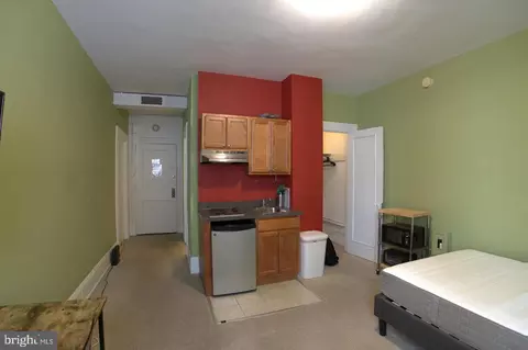 1324 Locust St #817, Philadelphia, PA 19107