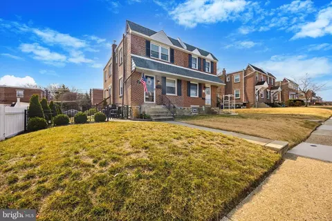 571 Fairway Ter, Philadelphia, PA 19128