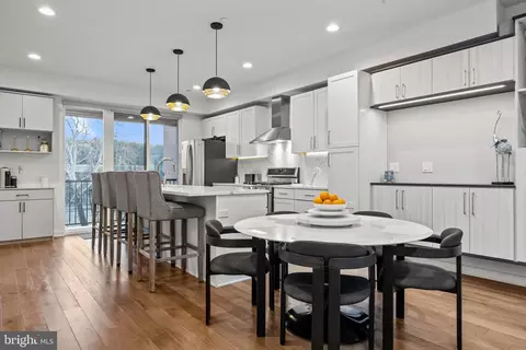 4445 River Ridge Ct, Philadelphia, PA 19129