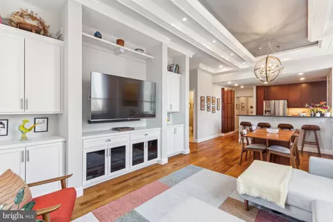 1425 Locust St #17C, Philadelphia, PA 19102