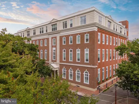 211 S 25 S 4th St #404, Philadelphia, PA 19106