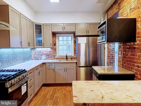 2627 Amber St, Philadelphia, PA 19125