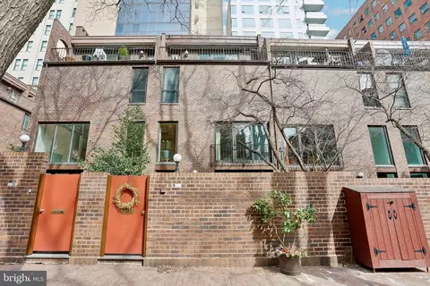 9 Saint James Ct #13, Philadelphia, PA 19106