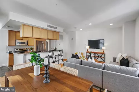 111 S 15th St #2114, Philadelphia, PA 19102