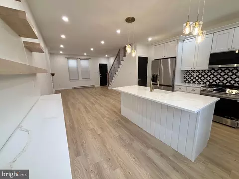 6066 Regent St, Philadelphia, PA 19142