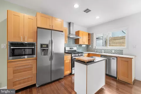 718 S Randolph St, Philadelphia, PA 19147
