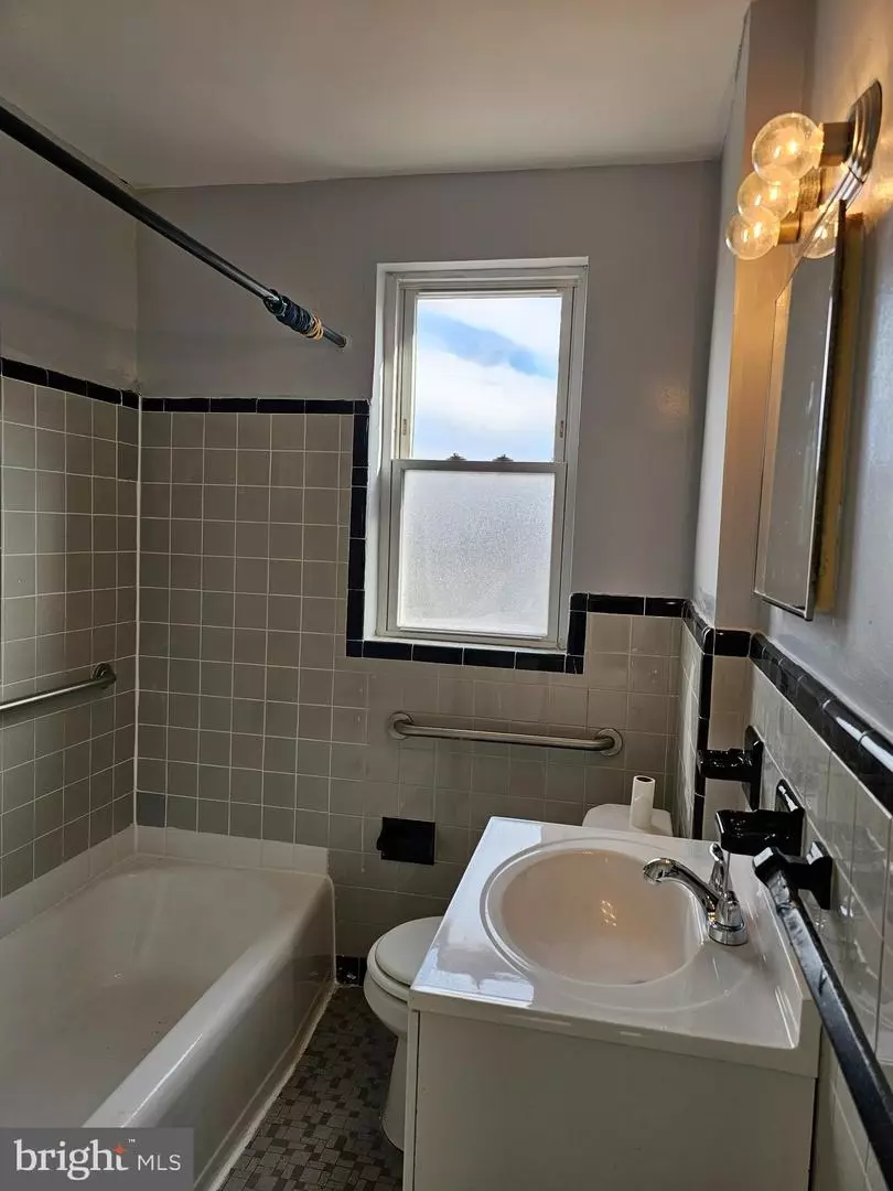Bath - 7621 Cottage St, Philadelphia, PA 19136 photo 1 of 6