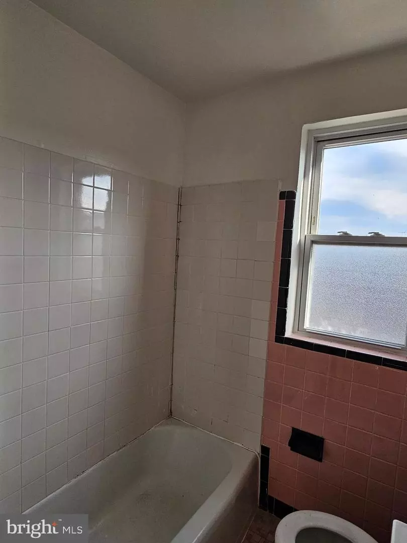 Bath - 7621 Cottage St, Philadelphia, PA 19136 photo 5 of 6