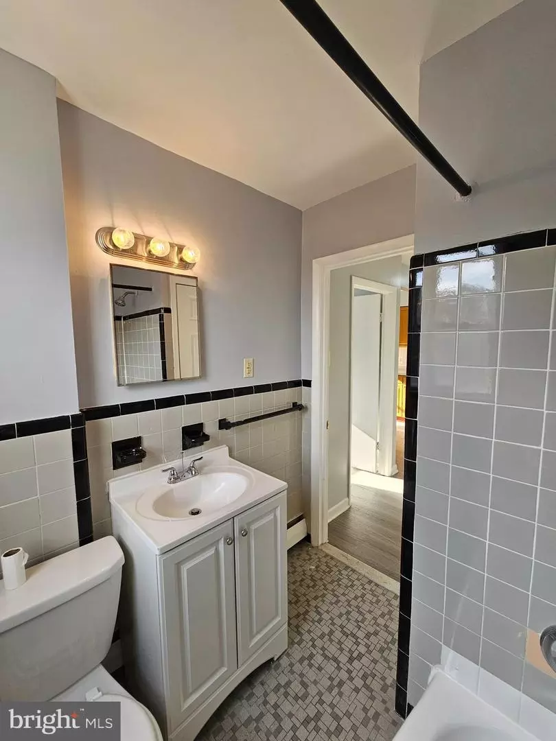 Bath - 7621 Cottage St, Philadelphia, PA 19136 photo 2 of 6