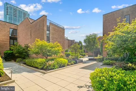 130 Spruce St #26B, Philadelphia, PA 19106