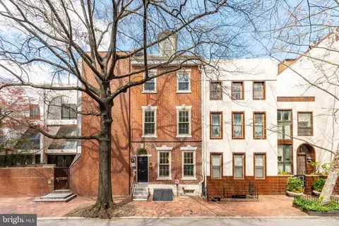 635 Pine St, Philadelphia, PA 19106