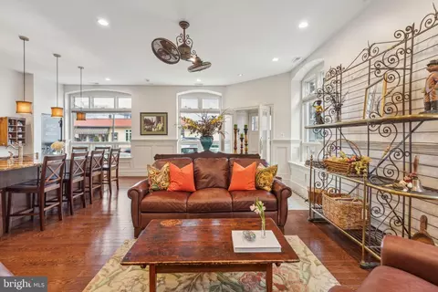 727 S 29 S 7th St #1F, Philadelphia, PA 19147