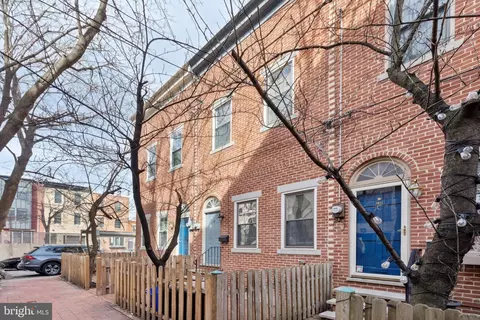 1811 Fitzwater St #B, Philadelphia, PA 19146
