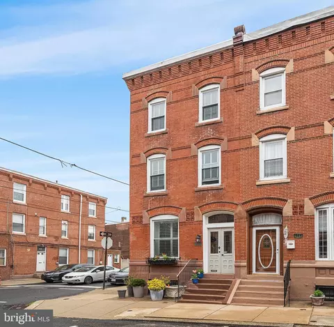 2737 Brown St, Philadelphia, PA 19130