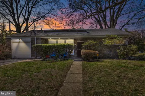 303 Crest Park Rd, Philadelphia, PA 19119