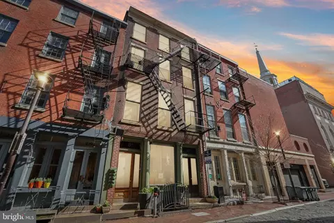 217 S Church St #2F, Philadelphia, PA 19106