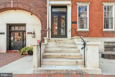 1016 Spruce St #2F, Philadelphia, PA 19107