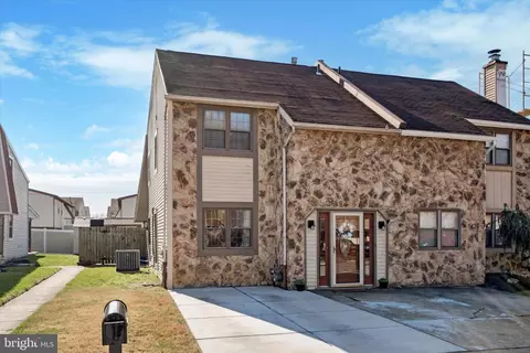10223 Murty Ln, Philadelphia, PA 19116
