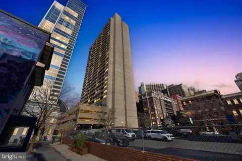 1326 42 Spruce St #902, Philadelphia, PA 19107