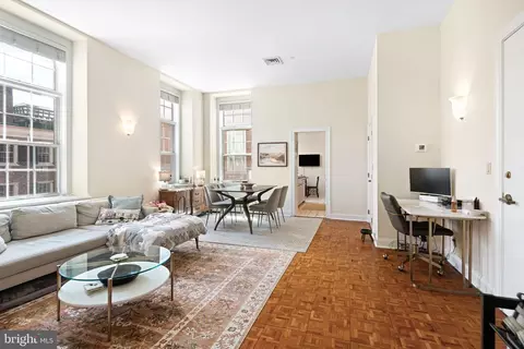211 S 25 S 4th St #306, Philadelphia, PA 19106