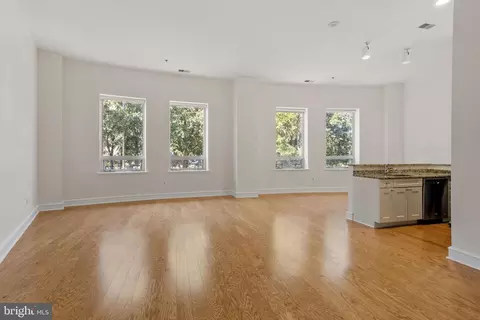 201 N 59 N 8th St #105, Philadelphia, PA 19106