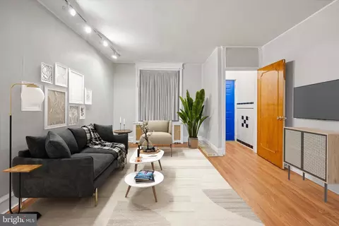 2524 S Franklin St, Philadelphia, PA 19148