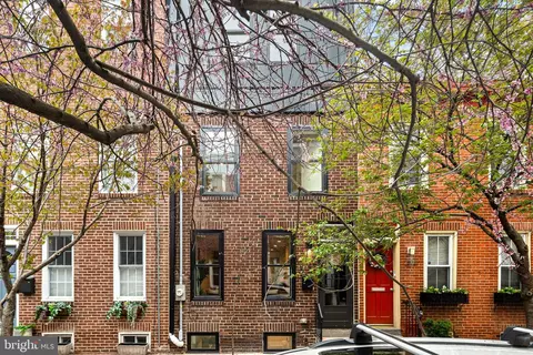 2133 Saint Albans St, Philadelphia, PA 19146