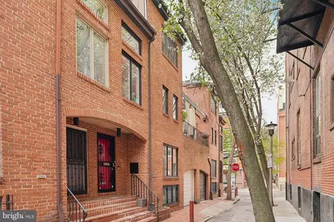 302 S Quince St, Philadelphia, PA 19107