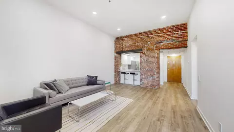 301 Race St #504, Philadelphia, PA 19106