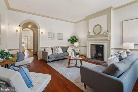 526 Pine St, Philadelphia, PA 19106