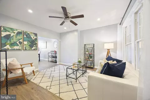 2552 S Dewey St, Philadelphia, PA 19142