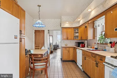 914 Tasker St, Philadelphia, PA 19148