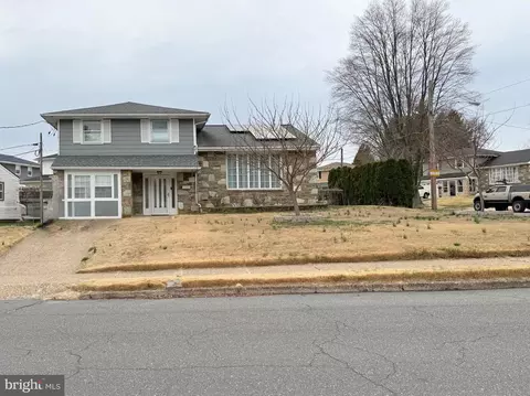 586 Kismet Rd, Philadelphia, PA 19115