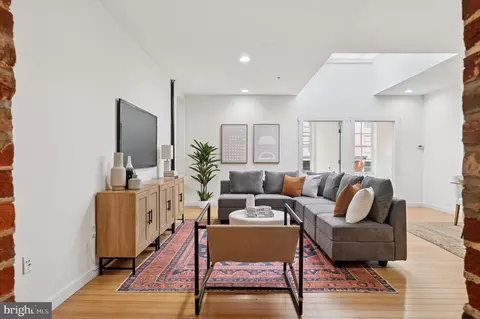 209 Cuthbert St #104, Philadelphia, PA 19106