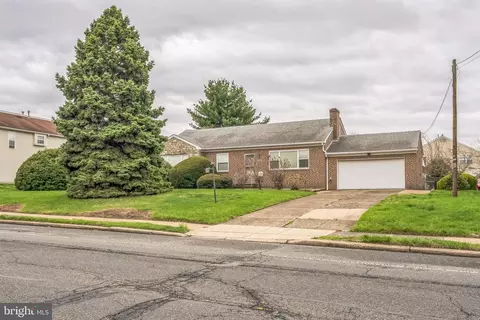 1718 Rhawn St, Philadelphia, PA 19111