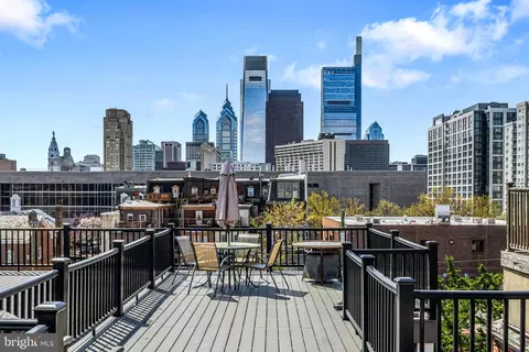 1718 Green St #A, Philadelphia, PA 19130