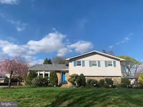 115 Flagstaff Rd, Philadelphia, PA 19115