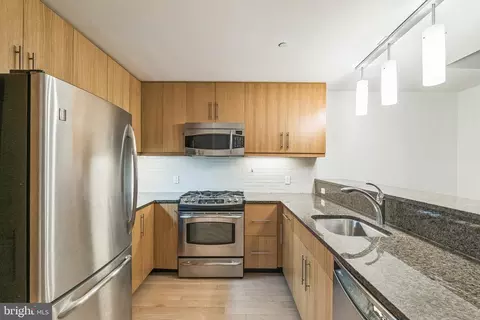 1425 Locust St #3B, Philadelphia, PA 19102