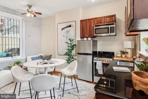 1009 S 8th St #1, Philadelphia, PA 19147